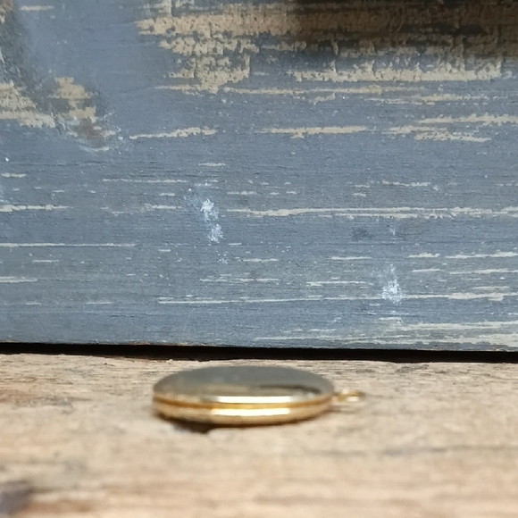 Vintage Gold Locket Pendant - Picture 4 of 5